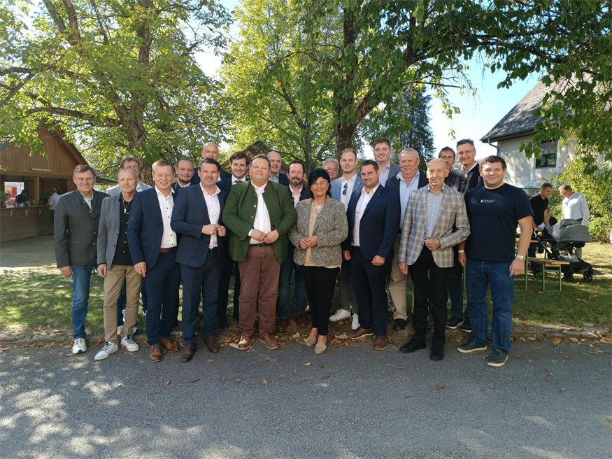Bernd Strobl (Bild Mitte) mit den ÖVP-Bürgermeister:innen im Bezirk Güssing. In Ollersdorf ist eine neuerliche Kandidatur noch nicht entschieden.