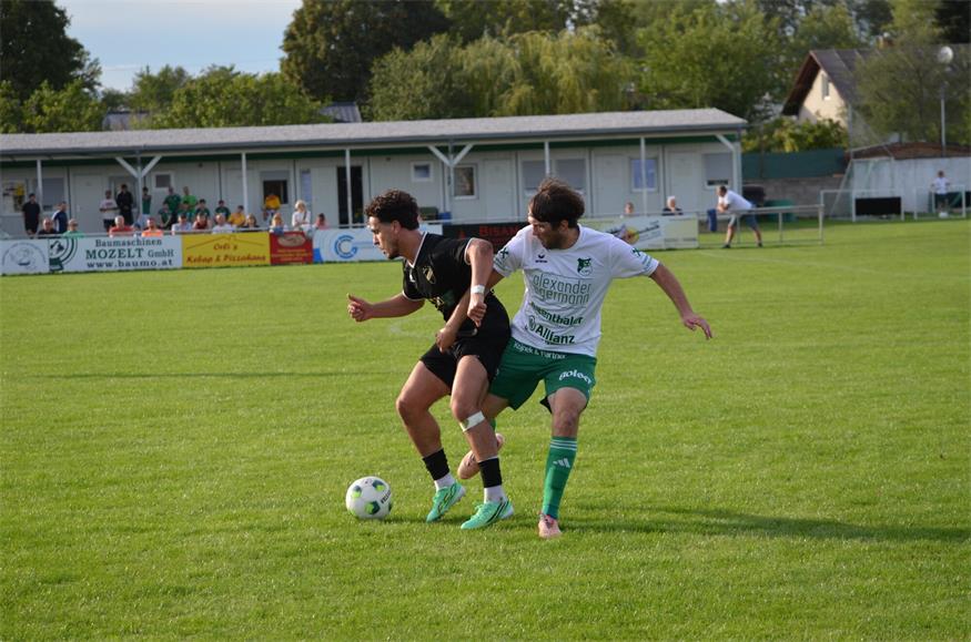 Besnik Murseli (l.) war nicht zu stoppen. Der Mittelfeld-Motor erzielte am Sonntag zwei Treffer. 