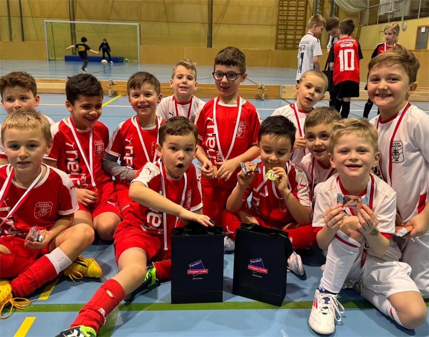 Beste Stimmung! Die Parndorfer Youngsters hatten bei der Siegerehrung ihren Spaß.