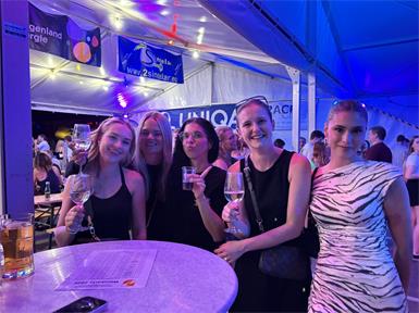 Beste Stimmung bei Selina Alfons, Sophie Markowitsch, Stefanie Graf, Linda Weidinger und Charlotte Graf.