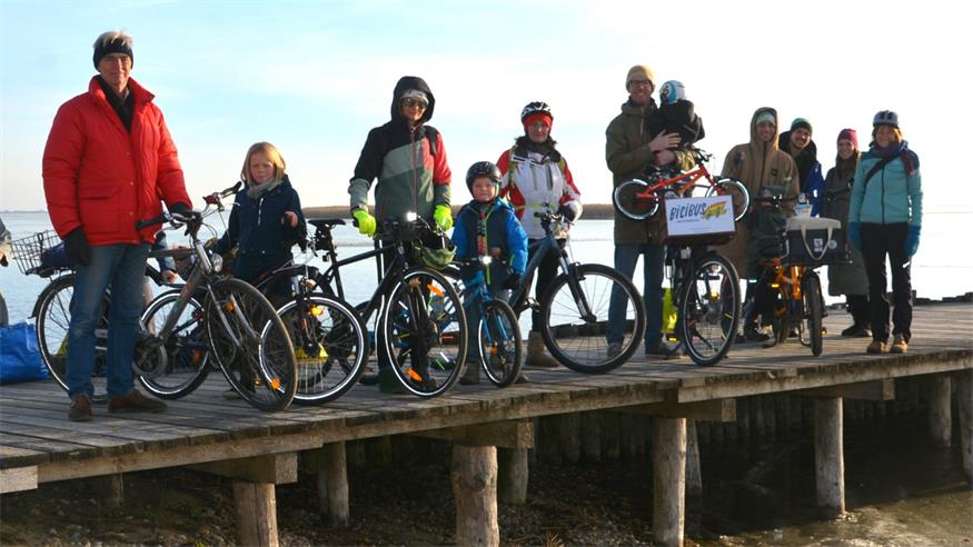 Bewegung. Bei Kaiserwetter trafen sich die Mitglieder der Radlobby Ortsgruppe Breitenbrunn und lud Radbegeisterte zum Neujahrsradeln zum Seebad Breitenbrunn.