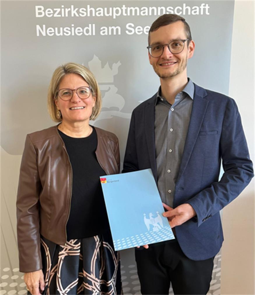 Bezirkshauptfrau Ulrike Zschech mit ihrem neuen Stellvertreter Andre Zingl-Hansen