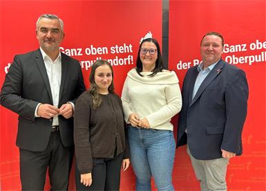 Bezirksparteivorsitzender Landesrat Heinrich Dorner (l.) und Landtagsabgeordneter Roman Kainrath (r,) freuen sich über die zweifache Frauenpower, die mit Santina Brenner aus Oberloisdorf (2.v.r.) und Johanna Ranz aus Ritzing in der SPÖ-Bezirksorganisation Oberpullendorf Einzug hält.