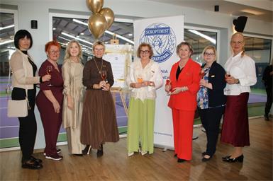 Bianca Stifter, Gabi Eich, Andrea Freyler-Groß, Manuela Lautner, Präsidentin Beate Fraunschiel, Monika Pinter, Eva Gmeiner und Ella Kurz freuten sich über eine gelungene Veranstaltung.