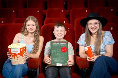 Günstig ins Kino oder gratis in die Therme: Aktionen zum Schulschluss