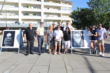 Oberpullendorfer Hauptplatz als Galerie: Menschen im Fokus