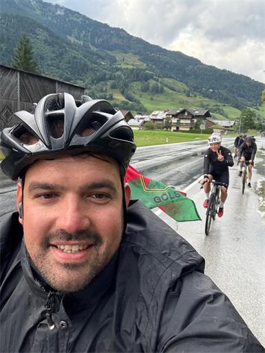 Mit der Golser Fahne ans Meer: Bürgermeister radelt über die Alpen