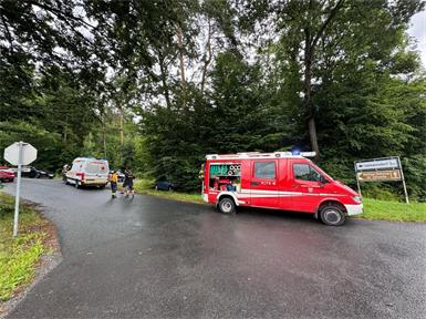 Pkw kam von Güterweg zwischen Salmannsdorf und Weißenbachl ab