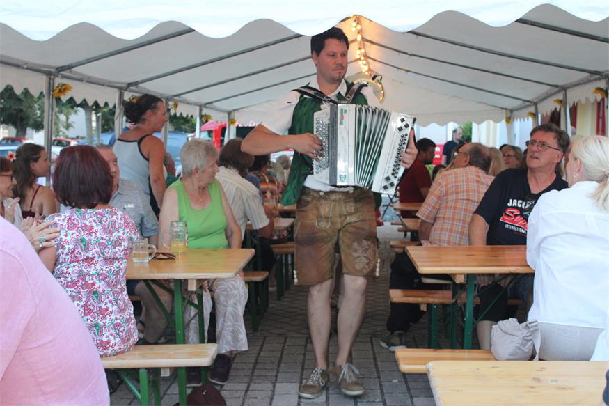Beste Unterhaltung beim Sommerfest der Feuerwehr Klostermarienberg 