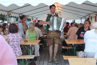Beste Unterhaltung beim Sommerfest der Feuerwehr Klostermarienberg