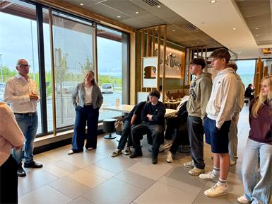 Blick hinter die Kulissen und Frühstück bei McDonald's