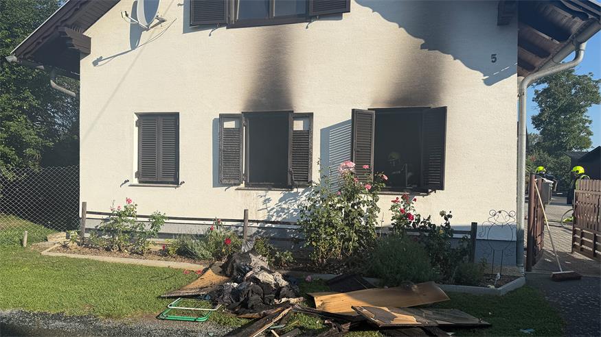 Feuerwehr holte Bewohnerin aus brennendem Haus 