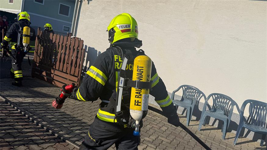 Feuerwehr holte Bewohnerin aus brennendem Haus 