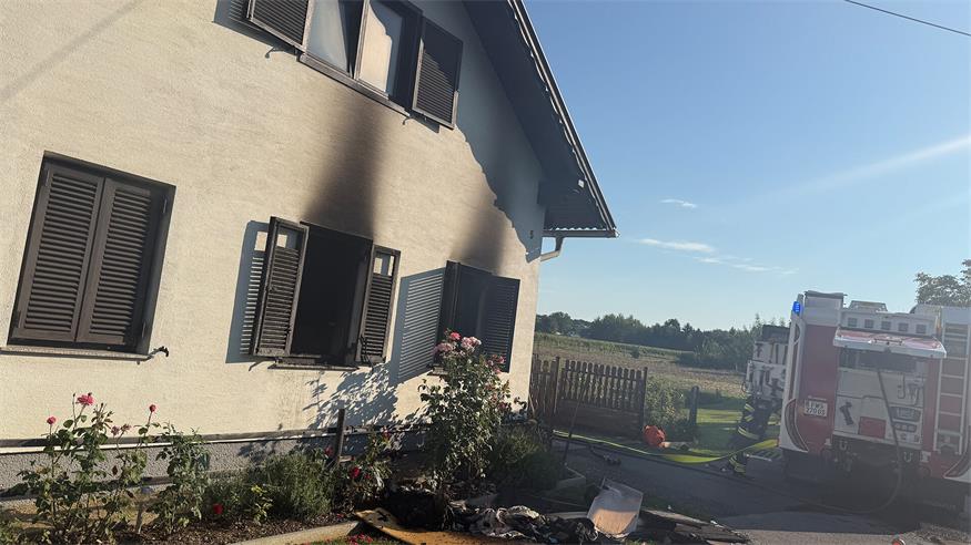 Feuerwehr holte Bewohnerin aus brennendem Haus 