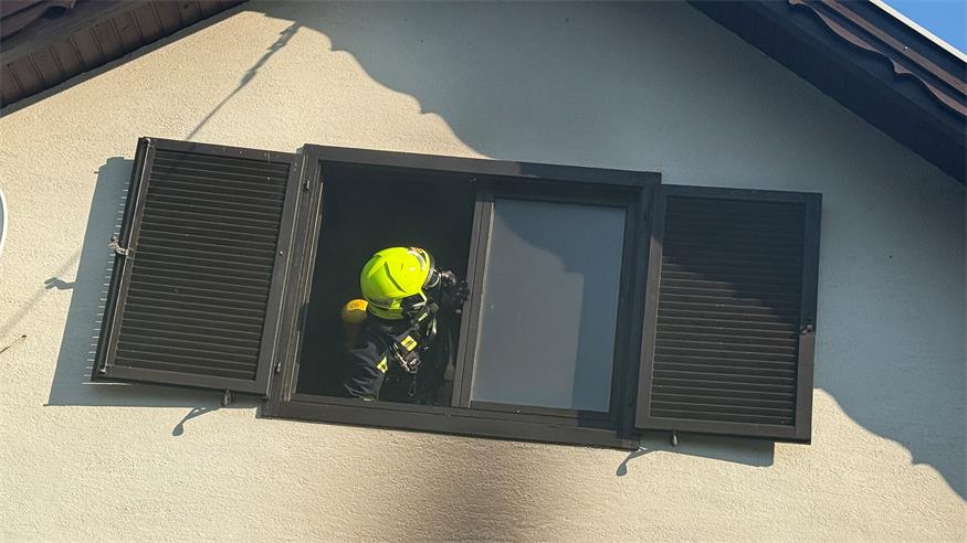 Feuerwehr holte Bewohnerin aus brennendem Haus 
