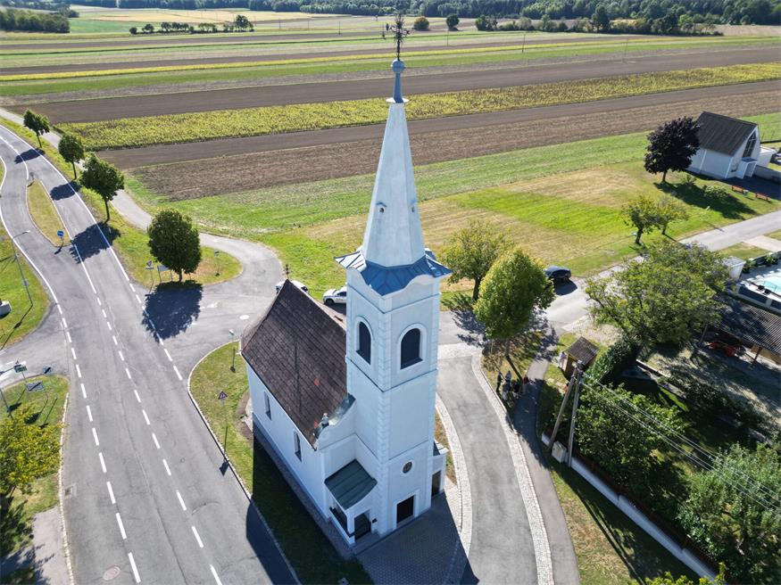 Kirchensockel erstrahlt  in Neudorf bei Landsee im neuen Glanz 