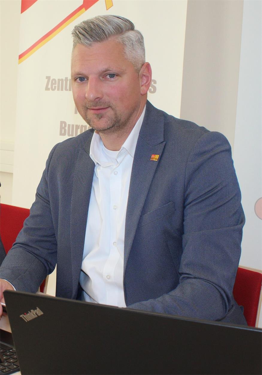 Sparen beim Gehalt? Pensionisten und Beamte gehen auf die Barrikaden 