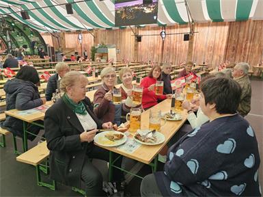 Mittelburgenländische Pensionisten  feierten auf der Wiener Wiesn