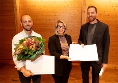 Schilfdachhaus aus Weiden am See gewinnt erneut Architekturpreis