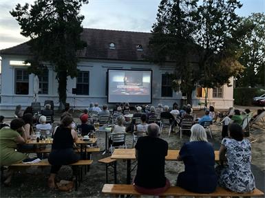 „FREDA-Sommerkino“ unter Sternen in Großwarasdorf
