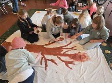Kinder gestalten Verabschiedungstücher für das Krankenhaus Kittsee