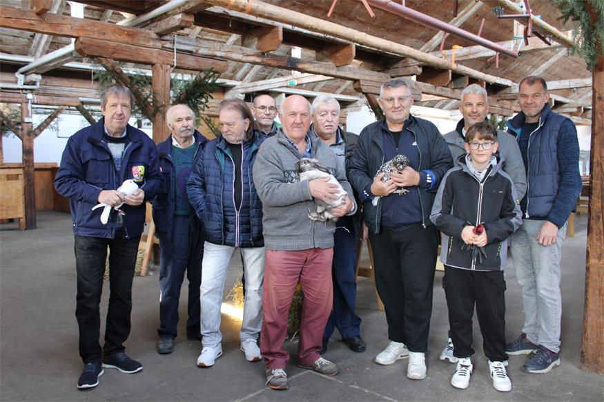 In der Lockenhauser Gemeindehalle wurde gegackert und gegurrt 