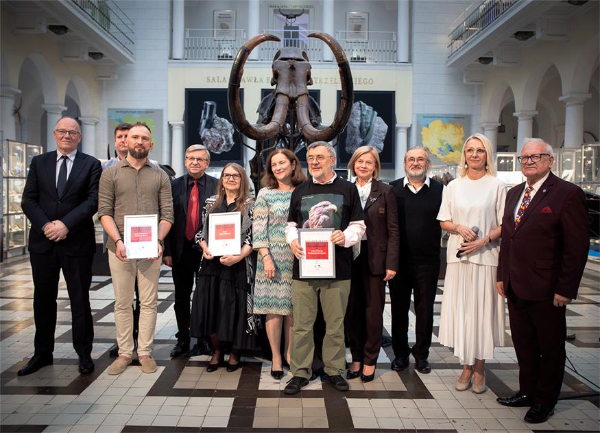 Lucja Radwan: Wo Dunkelheit zu leuchten beginnt Lucja Radwan: Wo Dunkelheit zu leuchten beginnt