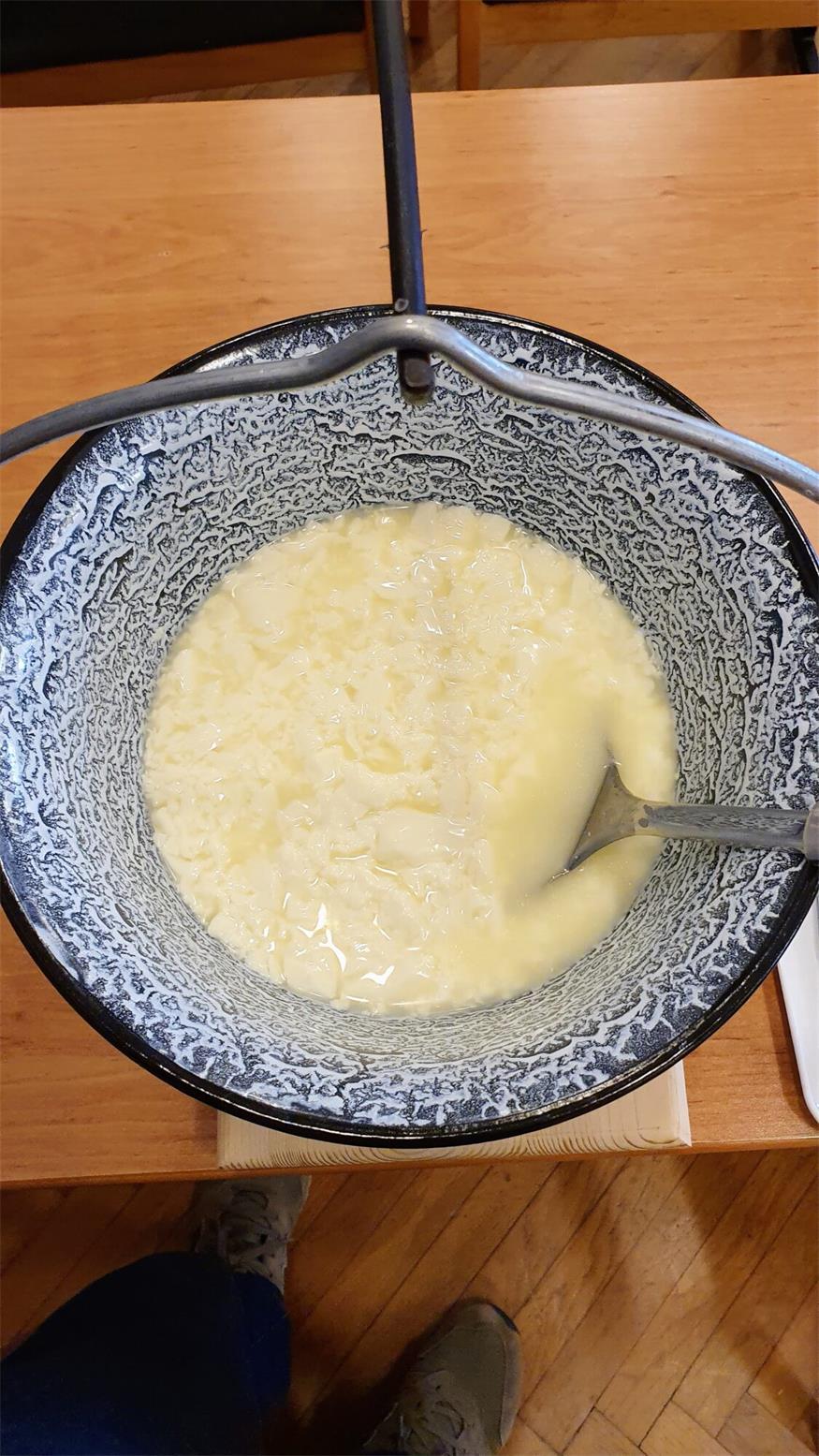 Käse-Machen mit Jennersdorfer Sennerin Jasmin Tschofen in Eisenstadt Käse-Machen mit Jennersdorfer Sennerin Jasmin Tschofen in Eisenstadt