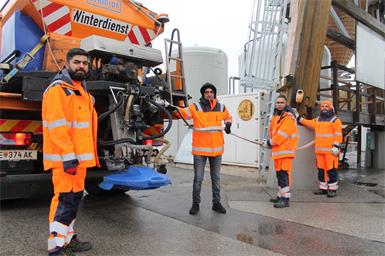 Wenn ein Koch am Bauhof arbeitet: So läuft die Arbeitspflicht