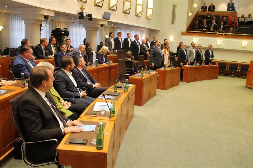Kein Misstrauen nach Doskozils Budgetrede: Nur 15 standen auf 