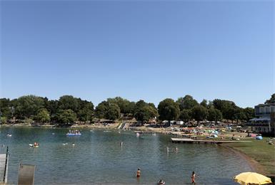 Unterwäsche im Freibad: Der Männer-Badehosentrend im Check