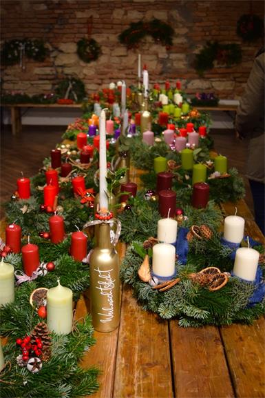 Kränze, Kerzen und Köstlichkeiten aus Kroatisch Minihof