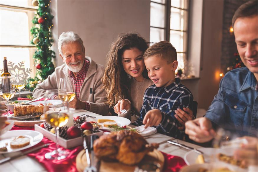 Zwischen Festessen und Christbaum: So wird heute gefeiert Zwischen Festessen und Christbaum: So wird heute gefeiert