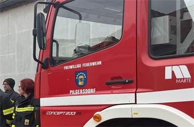 Neue Autos für Feuerwehren Pilgersdorf und Bubendorf