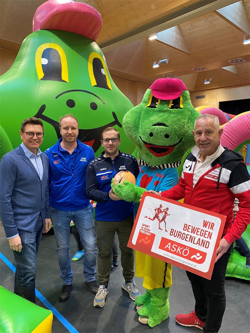 Hopsi Hopper bewegte bei der Weihnachtstour in Neutal 