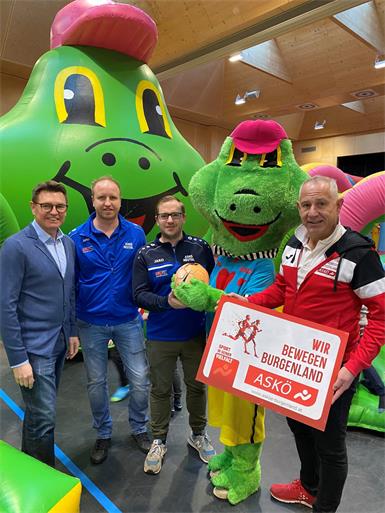 Hopsi Hopper bewegte bei der Weihnachtstour in Neutal