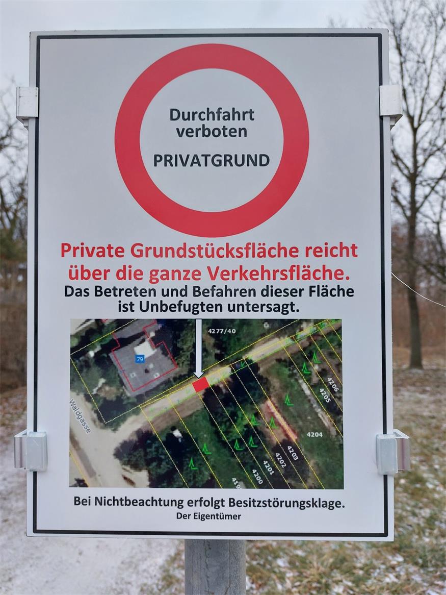 Trausdorfer stellte am Güterweg Verbotstafeln auf 