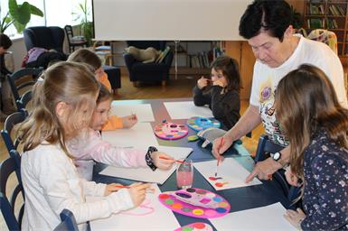 Eintauchen in die Welt der Farben in der Stadtbücherei Oberpullendorf