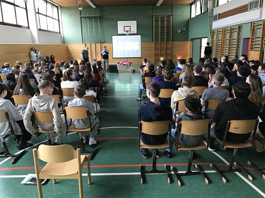 USA, UK und Pakistan in der Mittelschule Rust 