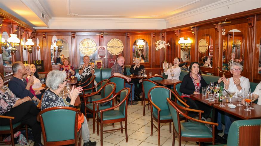 Ein Tänzchen im Café Central in Eisenstadt Ein Tänzchen im Café Central in Eisenstadt
