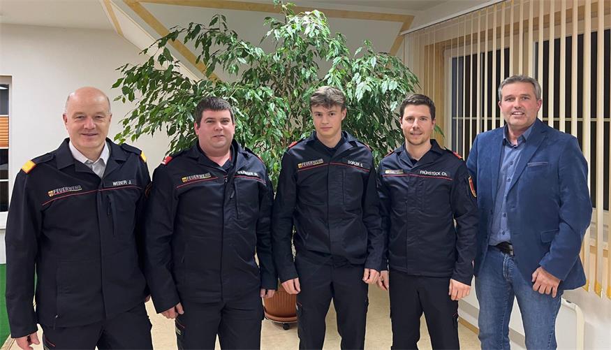 Feuerwehr Steinbach: Drei Beförderungen und eine Ehrung 