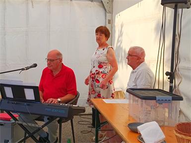 Zuerst Gottesdienst, dann Frühschoppen