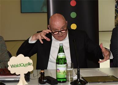Wolfgang Böck lädt mit der 20. Produktion zum venezianischen Karneval