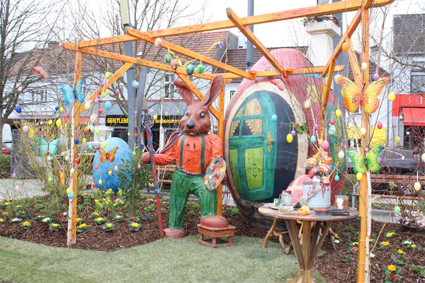 Familie Osterhase hat am Oberpullendorfer Hauptplatz Einzug gehalten 