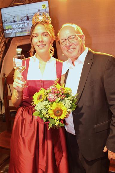 Gekrönt: Maria Liegenfeld ist Österreichs neue Weinkönigin