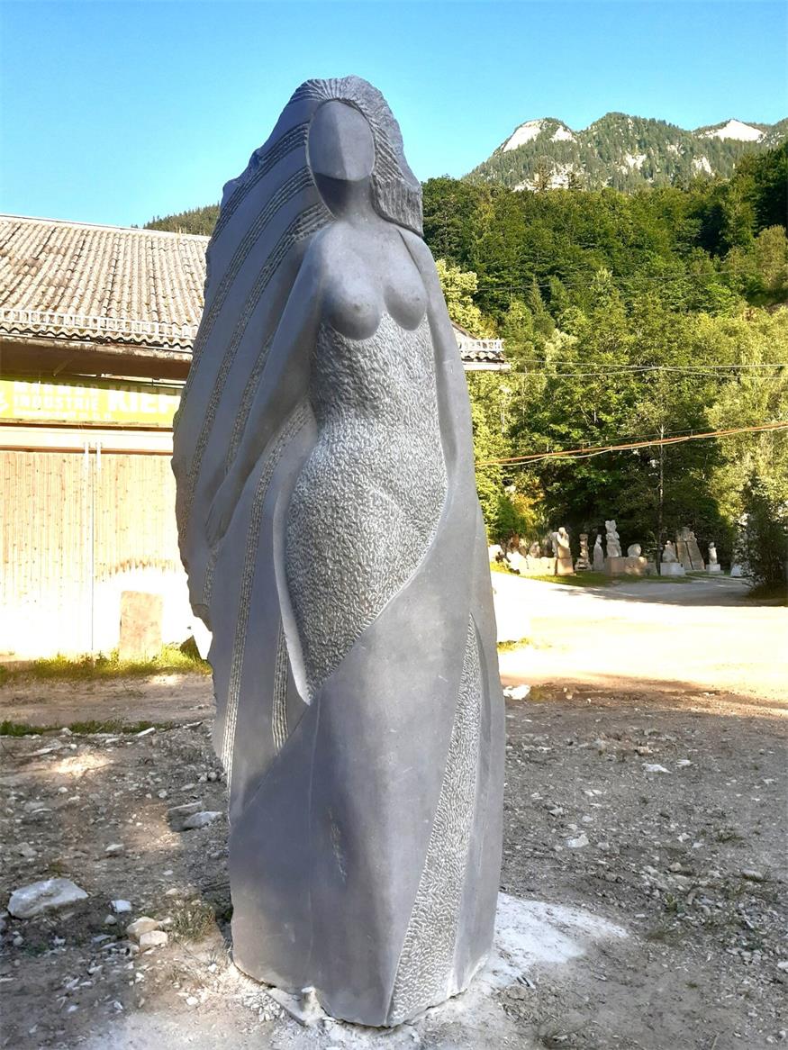 Heidi Tschank: begnadete Bildhauerin mit viel Eleganz 
