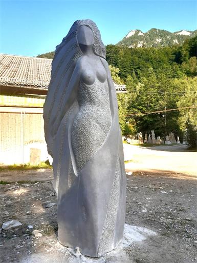 Heidi Tschank: begnadete Bildhauerin mit viel Eleganz
