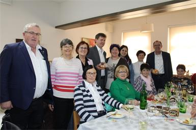 Osterhase hoppelte bei Oberpullendorfer Sozialstation vorbei