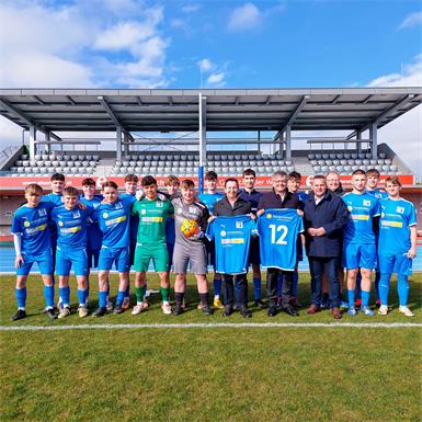 HTBLA-Eisenstadt erhält Fußballdressen für Landesmeisterschaften