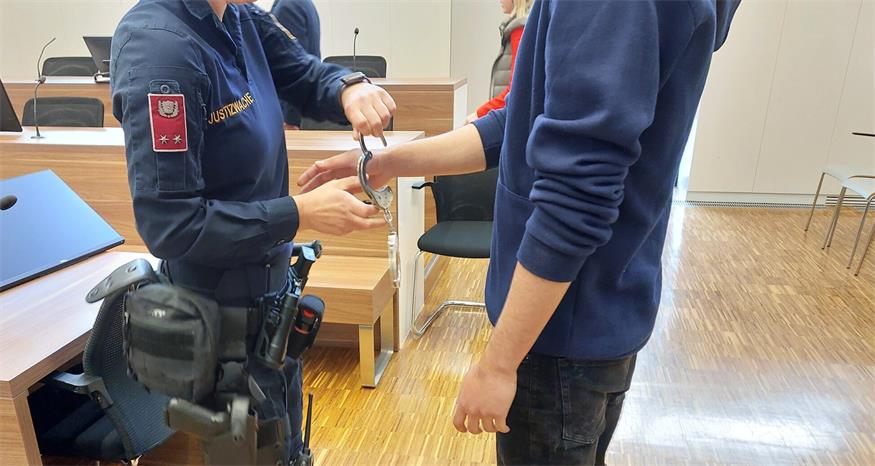 Sechs Jugendliche wegen Gewalttaten vor Gericht 